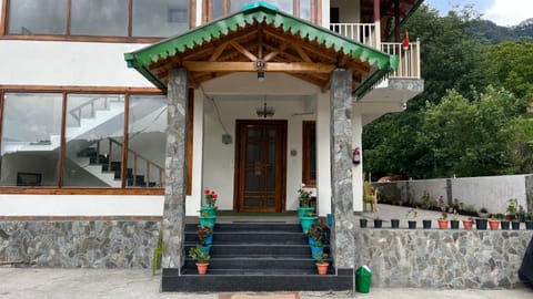 Beyond Wifi Peach Farmstay Hotel in Uttarakhand