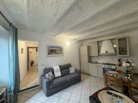 TV and multimedia, Living room, microwave, oven, kitchen