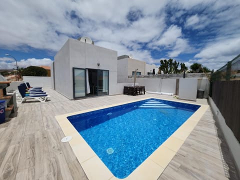 Balcony/Terrace, Swimming pool