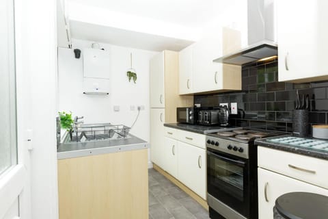 Kitchen or kitchenette, minibar, pet friendly, stove, toaster, washing machine