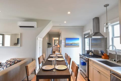 Modern, Private Patio, Walk to Town! Maison in Provincetown