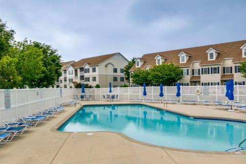 Condo with Pool Access about 2 Mi to Rehoboth Beach! Eigentumswohnung in Rehoboth Beach
