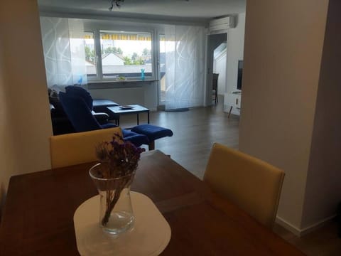 Moderne Wohnung mit Balkon 5 Minuten von Basel Condo in Weil am Rhein