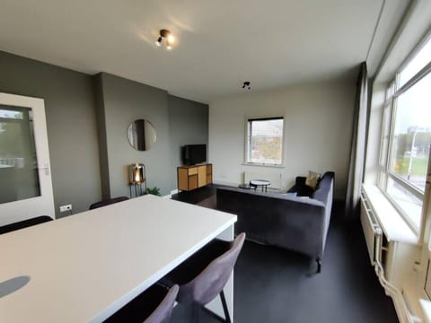 k50159 Spacious and modern apartment near the city center, free parking Condo in Eindhoven