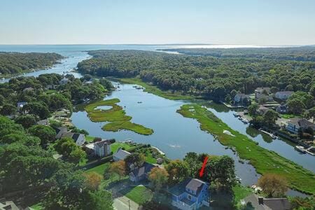 Luxurious Updated Waterfront Home House in East Falmouth