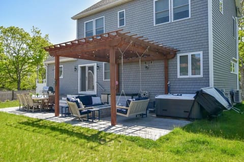 Stunningly Decorated Home with Hot Tub House in South Yarmouth