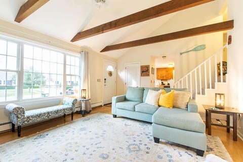 Stylish Home Dog Friendly Close to Beach Haus in West Yarmouth