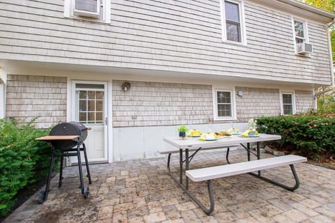 Stylish Home Dog Friendly Close to Beach Casa in West Yarmouth