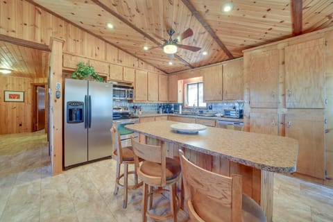 Payson Cabin with Deck Near Hiking, Fishing and More! House in Payson