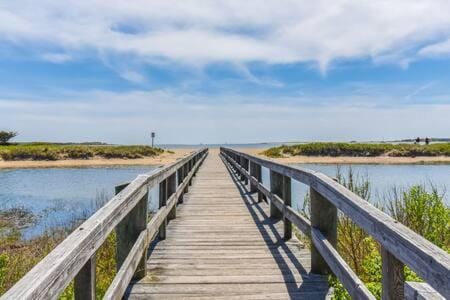 Walk 100 Yards to Windmill Beach! House in South Yarmouth