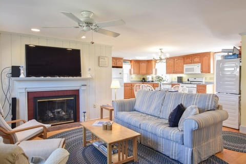Walk 3 Mins to Private Assoc Beach House in South Yarmouth