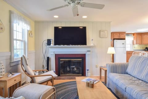 Walk 3 Mins to Private Assoc Beach House in South Yarmouth