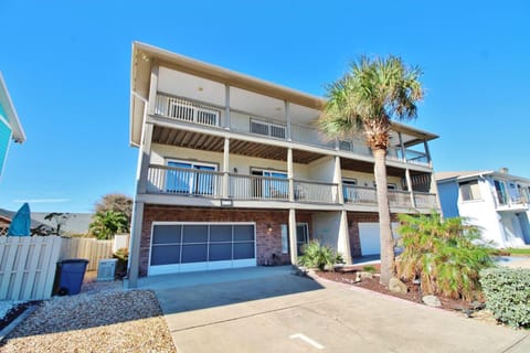 The Tiki Townhouse House in New Smyrna Beach