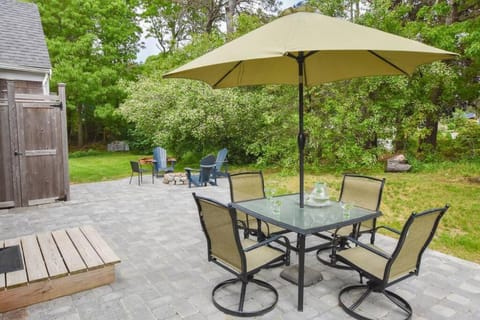 Newly Updated Home Stone Patio & Fire Pit House in Dennis Port