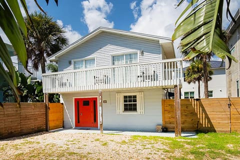 Barefoot Bungalow House in New Smyrna Beach