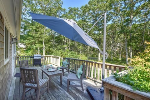 Wraparound Deck Fire Pit & Game Room House in Brewster