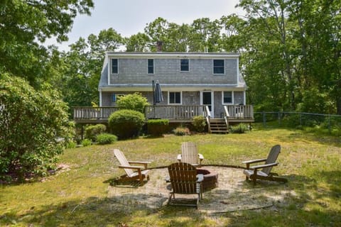 Wraparound Deck Fire Pit & Game Room House in Brewster