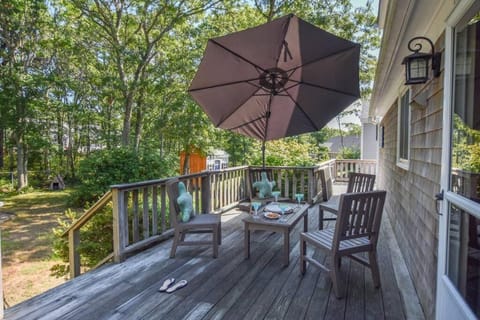 Wraparound Deck Fire Pit & Game Room House in Brewster
