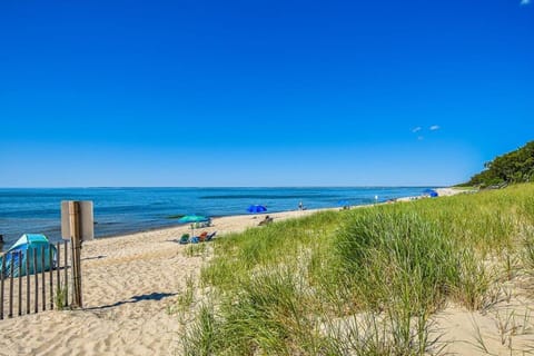 Steps to Freshwater Beach Kayaks Sauna House in Brewster