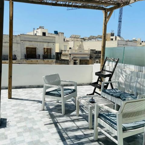 Fly Away Home condo with terrace Casa in Malta