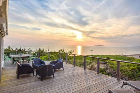 Gorgeous Architectural Waterfront Property House in North Eastham