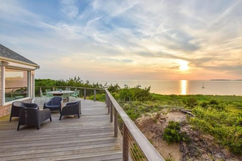 Gorgeous Architectural Waterfront Property Haus in North Eastham