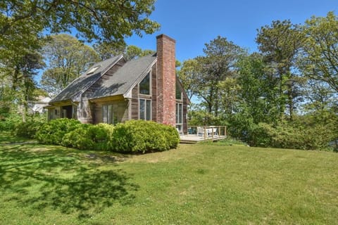 Waterfront on Pond w Private Beach House in Harwich