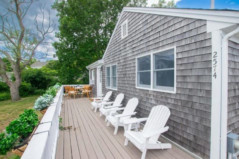 Wrap-Around Porch Mins to Beach House in South Chatham