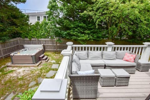 Perfect for Group w Kids & Dogs w Hot Tub Casa in South Chatham