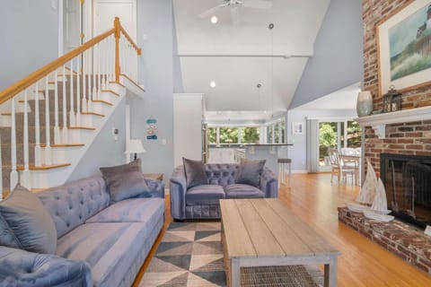 Beautifully Renovated w Access to Beach House in Chatham