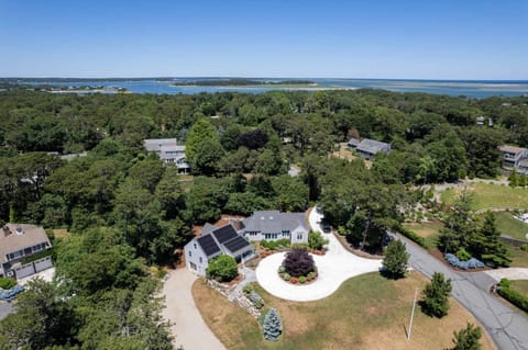 Beautifully Renovated w Access to Beach House in Chatham