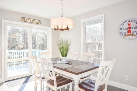 Newly Renovated Modern Pond Access House in South Chatham