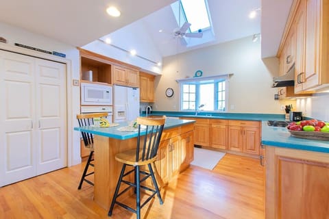 4-5 Min to Mill Pond or Nauset Beach House in Orleans