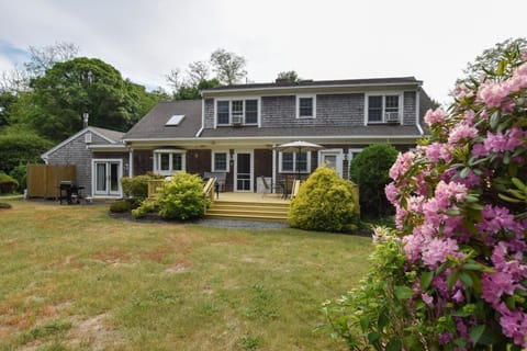 4-5 Min to Mill Pond or Nauset Beach House in Orleans