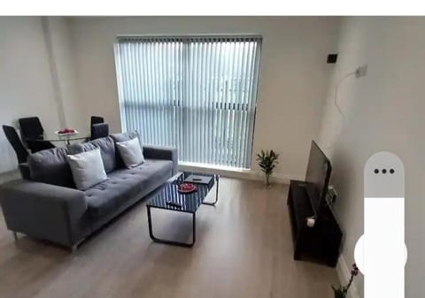 Lovely 2-bedrooms with free parking Apartment in Slough