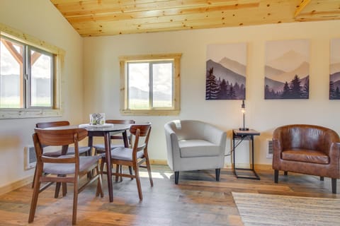 Mountain-View Montana Rental Cabin on Alpaca Farm! House in Butte