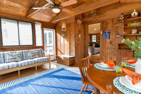 Spacious Mins from Beach & Dogs Welcome Haus in North Eastham