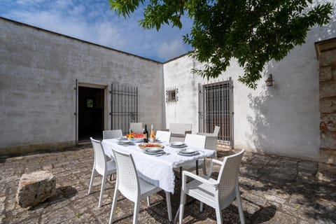 Garden, Food and drinks, Dining area