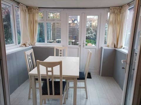 Very Peaceful Semi Detached Home Stoke on Trent House in Stoke-on-Trent