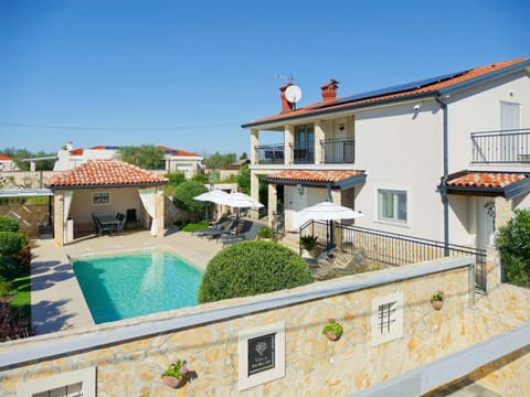 Property building, Balcony/Terrace, Swimming pool