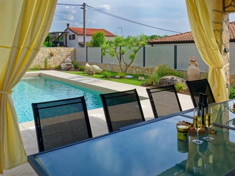 Dining area, Garden view, Pool view