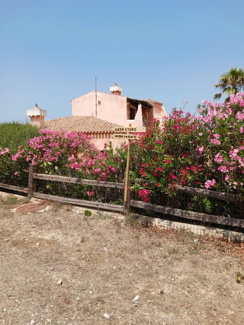 Casa Ethno Stintino-Private pool Villa in Punta de su Torrione