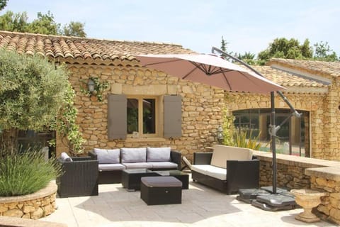 Maison Provençale avec piscine , 4 pers Villa in Rognes