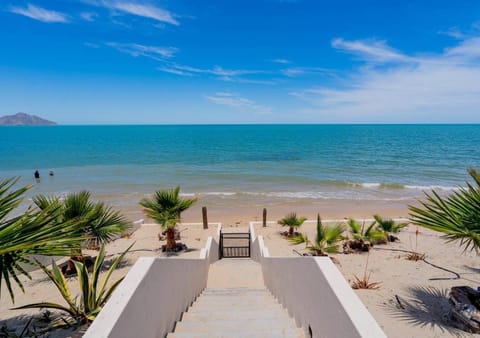 Beachfront condo for rent in Villas de Las Palmas San Felipe Maison in San Felipe