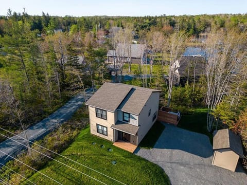 Mt Uniacke Lakeside Oasis with Hot Tub House in Halifax