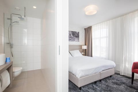 Bathroom, Photo of the whole room, Bedroom