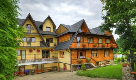 Property building, Day, Garden, Garden view