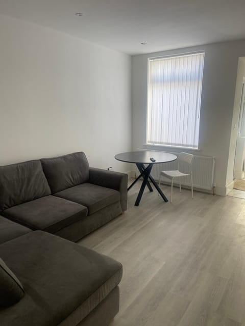 Flat 1 15 woodland Road, m18 7HS Apartment in Manchester