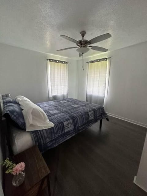Cozy 2 bedroom near Volcano Park House in Mountain View