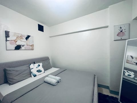 2 Bedrooms Condo Good For Family and Friends Sharing Condominio in Lapu-Lapu City